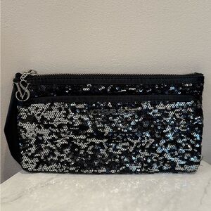 🔥Victoria's Secret Sequin Clutch in Black and Silver🔥